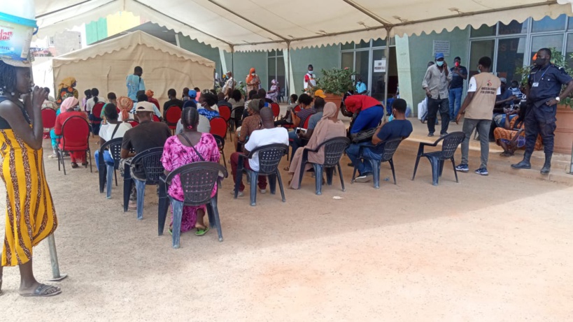 Centre de vaccination stade LSS: plus de 400 personnes ont déjà reçu le vaccin Jonhson Jonhson ce mercredi Centre de vaccination stade LSS: plus de 400 personnes ont déjà reçu le vaccin Jonhson Jonhson ce mercredi