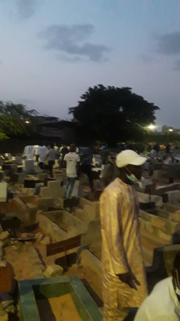 ​Une longue journée pour les morts au Cimetière de Pikine (racontée Par Daouda Gueye)