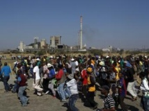 Des salariés de Lonmin en grève sur le site de Marikana, le 14 mai 2013. REUTERS/Siphiwe Sibeko