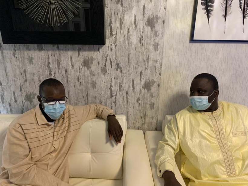 Ousmane Sonko chez Déthié Fall pour lui présenter ses condoléances suite au décès de sa belle-mère Ousmane Sonko chez Déthié Fall pour lui présenter ses condoléances suite au décès de sa belle-mère