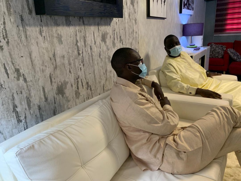 Ousmane Sonko chez Déthié Fall pour lui présenter ses condoléances suite au décès de sa belle-mère Ousmane Sonko chez Déthié Fall pour lui présenter ses condoléances suite au décès de sa belle-mère