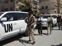 Des membres de l'Armée syrienne libre encadrent un convoi d'enquêteurs des Nations unies dans la banlieue de Damas, le 28 août 2013. REUTERS/Bassam Khabieh