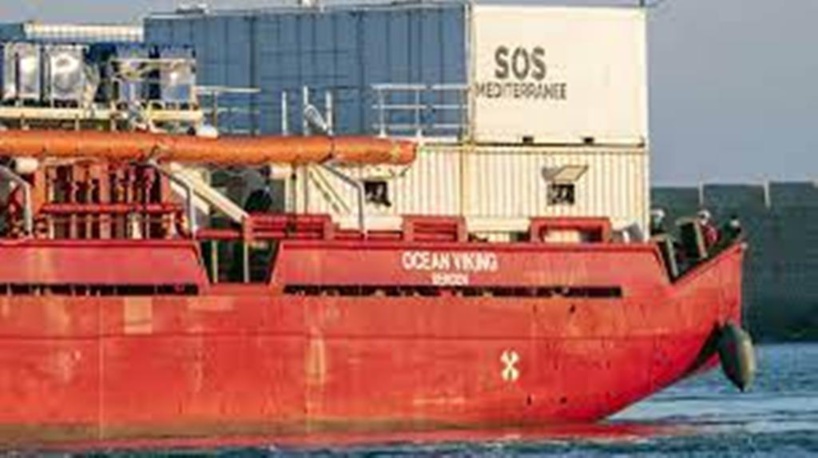 Plus de 700 migrants secourus durant le week-end en Méditerranée Plus de 700 migrants secourus durant le week-end en Méditerranée