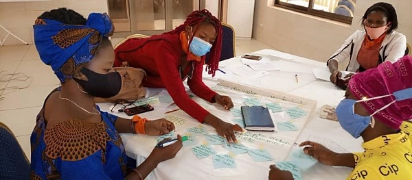 Terrorisme, viols, mutilations génitales: les jeunes femmes leaders élèvent la voix