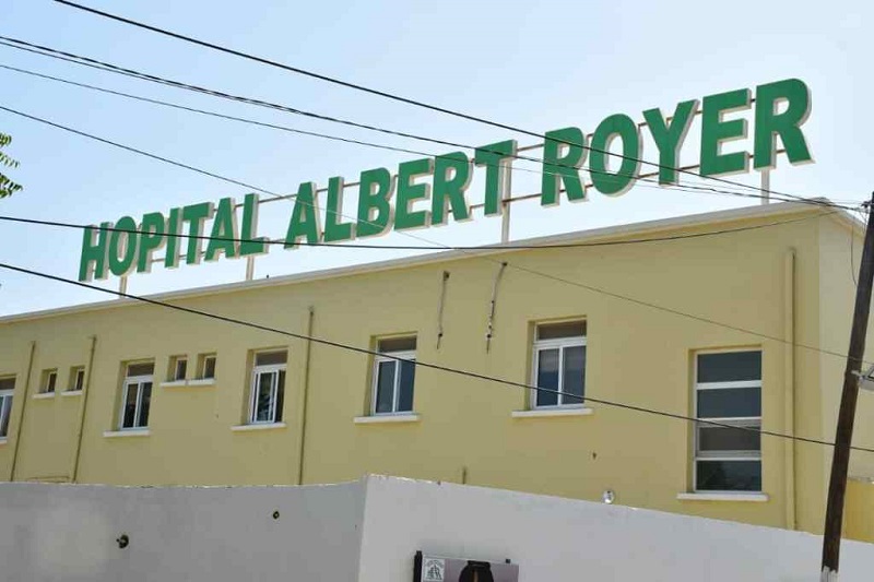 4 morts dus à la covid-19 à Albert Royer : le Pr Ndiaye plaide pour "l’augmentation de la couverture vaccinale" pour sauver les enfants