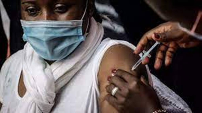 Au Kenya, coup de pression sur les fonctionnaires non-vaccinés contre le Covid-19 Au Kenya, coup de pression sur les fonctionnaires non-vaccinés contre le Covid-19