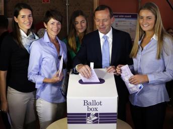 Législatives en Australie: victoire pour les conservateurs de Tony Abbott