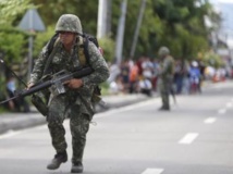 Un soldat dans une rue de Zamboanga, le 10 septembre 2013. REUTERS/Erik De Castro