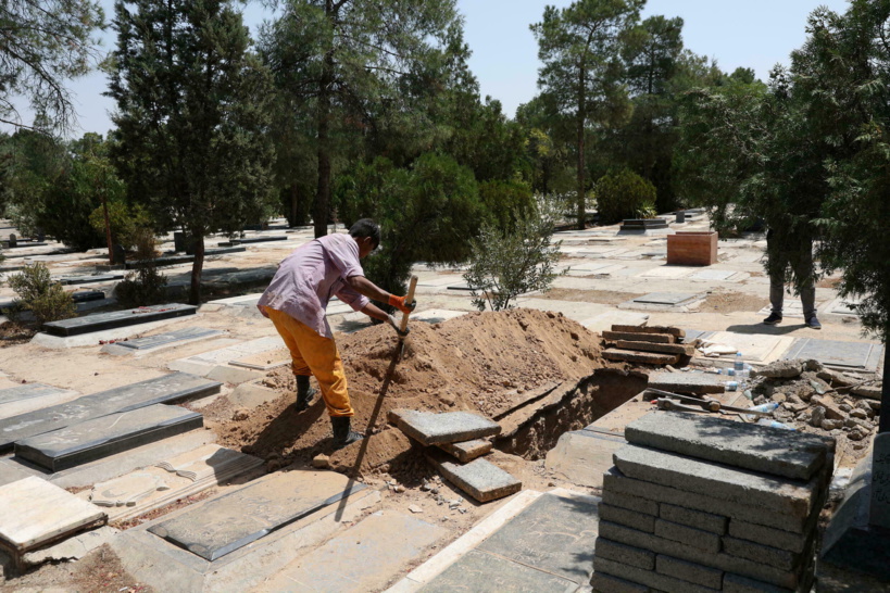 Covid-19 en Iran: le cap des 100 000 morts franchi, le retard dans la vaccination critiqué