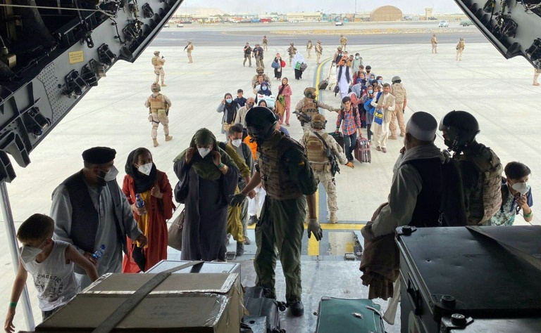 Évacuations d'Afghanistan: un gigantesque pont aérien mobilise des avions du monde entier