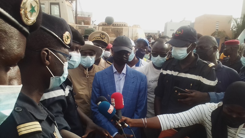 Ré-déclenchement du Plan Orsec: les images de la visite de Antoine Félix Diome dans la banlieue Ré-déclenchement du Plan Orsec: les images de la visite de Antoine Félix Diome dans la banlieue