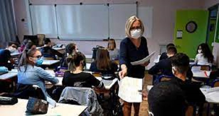 Les enseignants devraient faire partie des groupes prioritaires pour le vaccin anti-Covid-19, dit l'OMS
