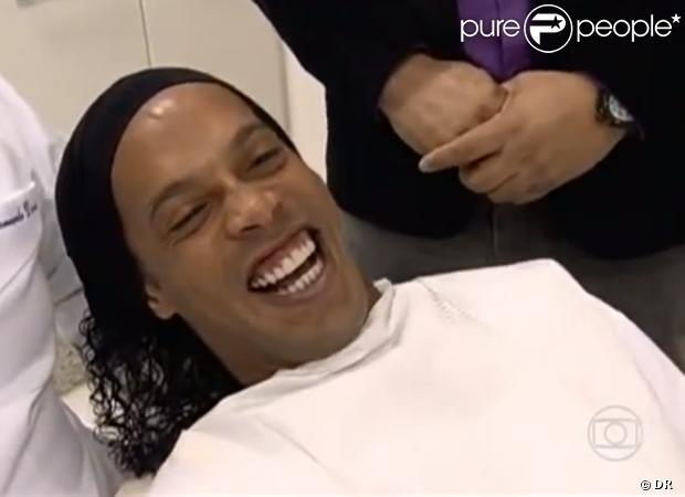 Ronaldinho opéré des dents : La star du foot montre son nouveau sourire