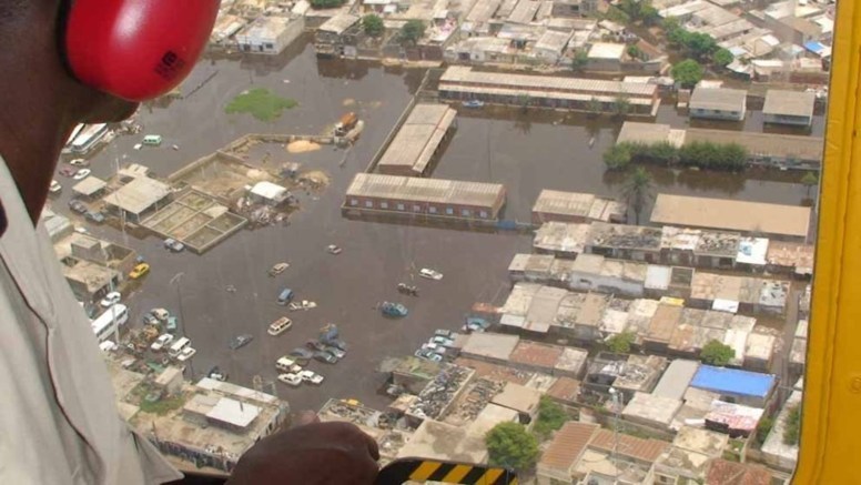 La pénurie d’eau oblige les sinistrées à perdurer dans les inondations