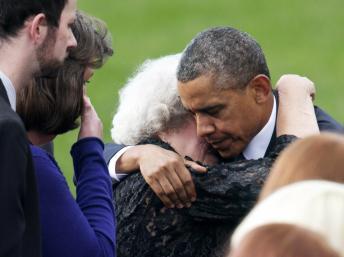 Barack Obama lors de la cérémonie à la mémoire des victimes de la fusillade dans un immeuble de la Marine à Washington. REUTERS/Joshua Roberts