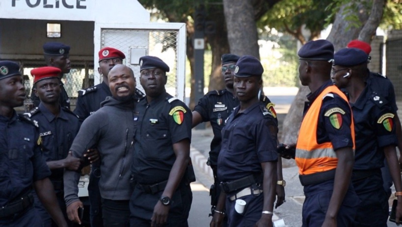 Direct - Avenue Blaise Diagne: Guy Marius Sagna arrêté après une longue discussion avec la police