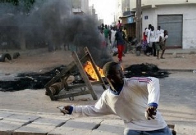 Dernière minute : populations et forces de l’ordre croisent le fer en banlieue de Dakar