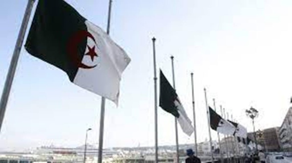 Algérie: drapeaux en berne et deuil «a minima» pour Abdelaziz Bouteflika Algérie: drapeaux en berne et deuil «a minima» pour Abdelaziz Bouteflika