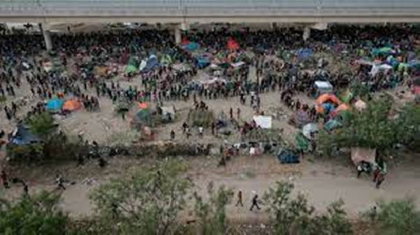 L'administration Biden veut accélérer l'expulsion de 15 000 migrants réunis sous un pont au Texas L'administration Biden veut accélérer l'expulsion de 15 000 migrants réunis sous un pont au Texas