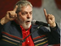 Le président brésilien Lula Da Silva fait voter en 2006 une loi punissant sévèrement les violences faites aux femmes. . reuters