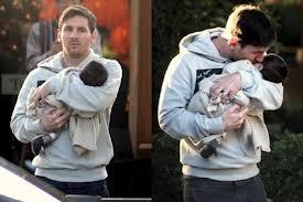 Lionel Messi : Papa heureux des premiers pas de Thiago avec sa belle Antonella