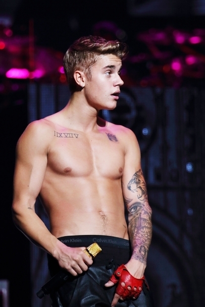 Justin  Bieber  encore torse nu   Justin  Bieber  encore torse nu