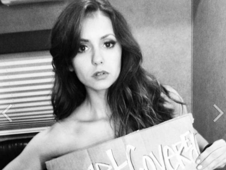 Vampire  Diaries : Nina Dobrev topless pour la bonne cause