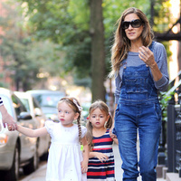 Sarah Jessica Parker, salopette casual en plein New York... A shopper !