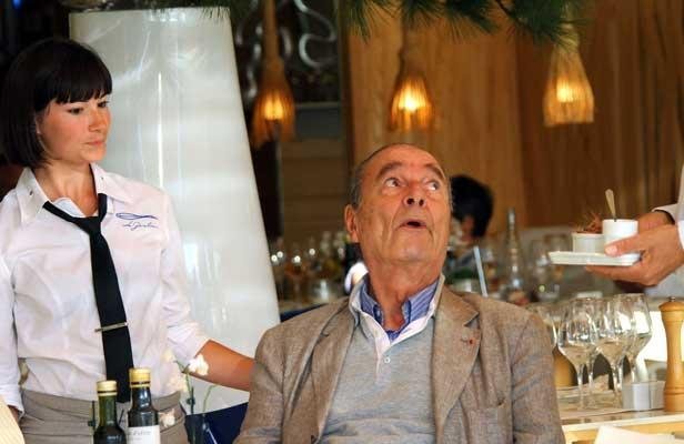 L'ex-President Jacques Chirac réapparaît à Saint-Tropez avec Bernadette