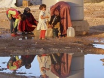 Des réfugiés dans un camp jordanien, à Mafraq, non loin de la frontière syrienne. REUTERS/Muhammad Hamed