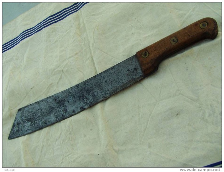 Mbour-une dispute vire à la tentative de meutre: par excès de jalousie, Cheikh Séne asséne 15 coups de machette à sa femme enceinte de 7 mois