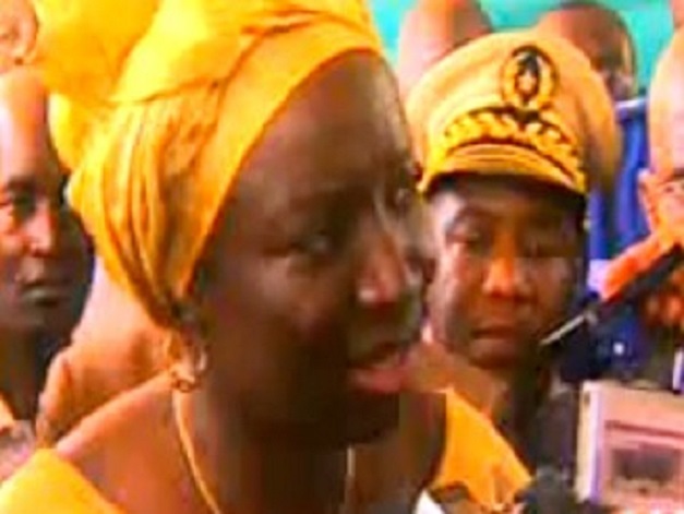 Après les accusations de Serigne Moustapha Saliou, Mimi Touré file chez le khalife des mourides pour minorer les dégâts