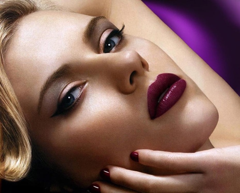 Scarlett Johansson : élue femme la plus sexy... 7 ans après son premier sacre !