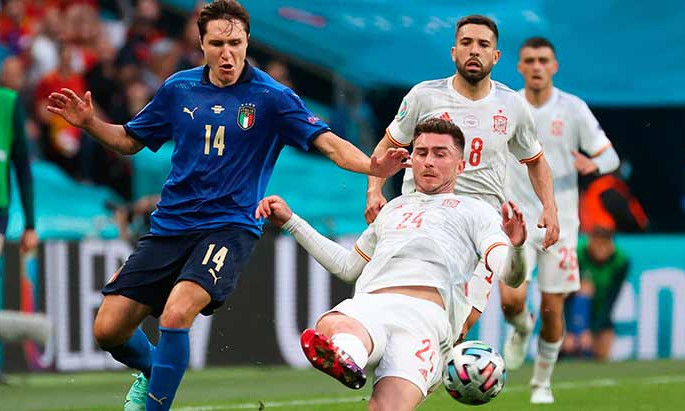 Ligue des Nations : l'Espagne mène toujours (2-0) et maîtrise l'Italie réduite à 10