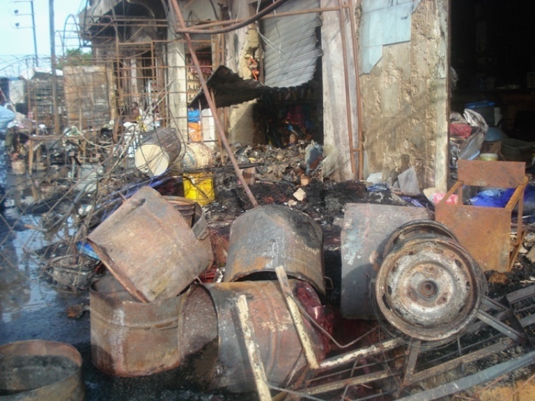 Après l’incendie au marché central de Thiès, Macky Sall console les commerçants avec 10 millions