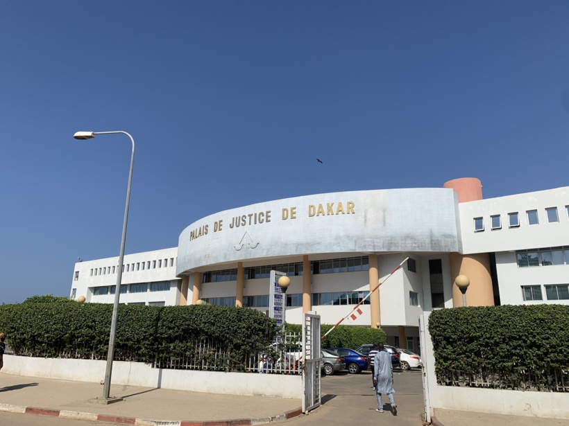 Séibikhotane: un vieux de 61 ans tapote les fesses d'une vieille en pleine rue et finit au tribunal Séibikhotane: un vieux de 61 ans tapote les fesses d'une vieille en pleine rue et finit au tribunal