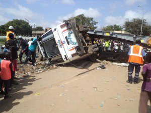 Rufisque: la catastrophe évitée de peu : un bus tata entre en collision avec un train, plusieurs blessés dénombrés