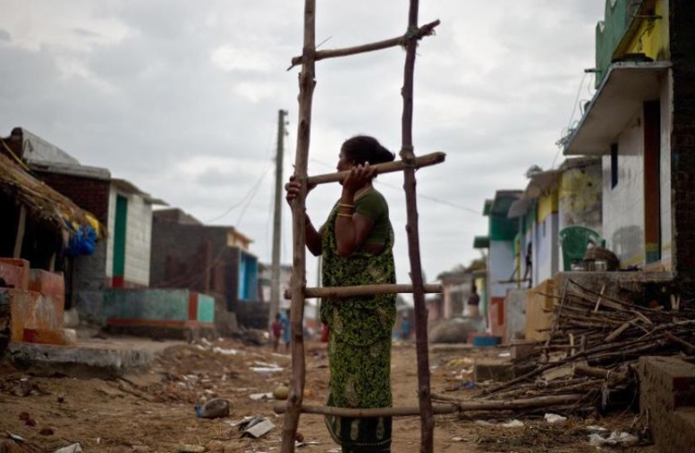 Inde: après le cyclone, sombre avenir pour ceux qui ont tout perdu