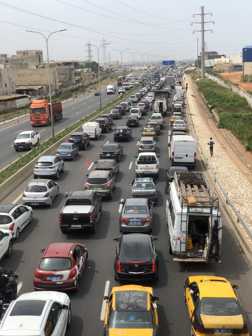 Chaos sur l’Autoroute: deux accidents provoqués par deux cars « Ndiaga Ndiaye » bouchent la circulation Chaos sur l’Autoroute: deux accidents provoqués par deux cars « Ndiaga Ndiaye » bouchent la circulation