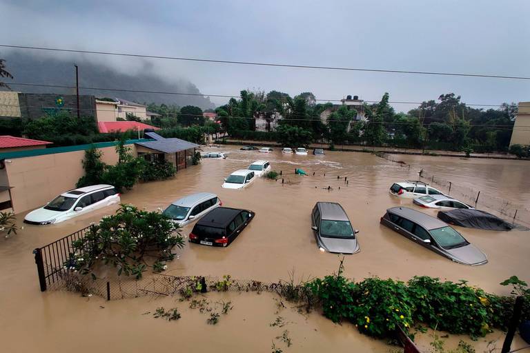 Inondations et glissements de terrain: 85 morts en Inde et 31 au Népal