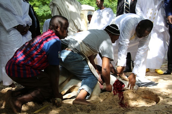 Tabaski : le président Macky Sall ne devrait pas être filmé en train de marchander un mouton, selon Serigne Moustapha Sy