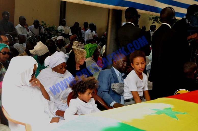 PHOTOS & VIDEO-La Nation sénégalaise rend un dernier hommage au « vrai lion »