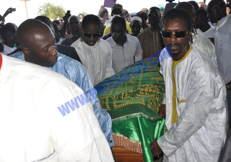 PHOTOS & VIDEO-La Nation sénégalaise rend un dernier hommage au « vrai lion »
