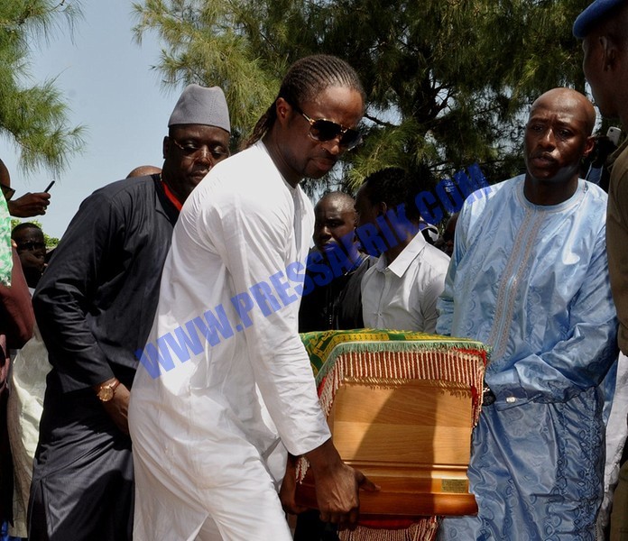 PHOTOS & VIDEO-La Nation sénégalaise rend un dernier hommage au « vrai lion »