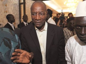 Session extraordinaire CEDEAO: Alpha Condé accueilli par des manifestants à Dakar