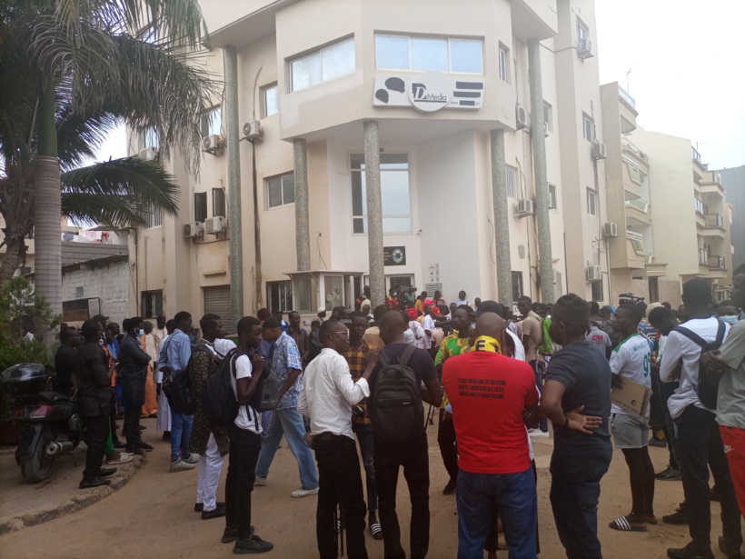 Manifestation de soutien à Dmédia : Macky Sall accusé de vouloir museler le groupe de presse