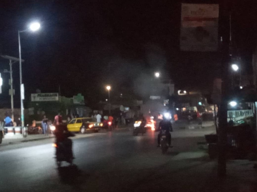Locales à Kaolack : très remontés contre le choix de Macky, les partisans de Mariama Sarr déversent leur colère dans la rue Locales à Kaolack : très remontés contre le choix de Macky, les partisans de Mariama Sarr déversent leur colère dans la rue