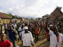 Aussitôt après la victoire de l'armée congolaise, les habitants ont fêté la libération de Bunagana, le 30 octobre 2013. REUTERS/Kenny Katombe