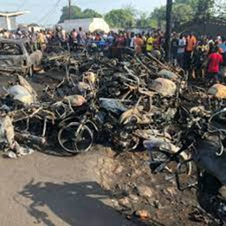 Accident en Sierra Leone: le président rentre précipitamment pour se rendre sur les lieux du drame