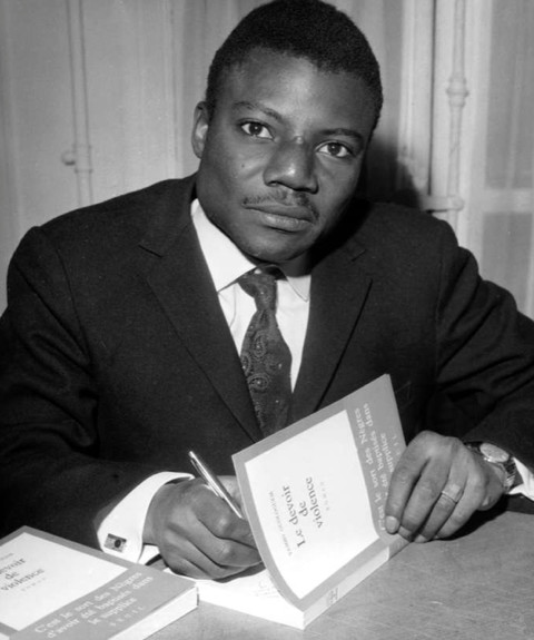 Yambo Ouologuem: D’écrivain célèbre à vendeur de charbon de bois. Par Khadim Ndiaye